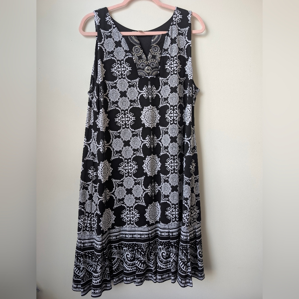 Sleeveless Black & White Printed Midi Dress